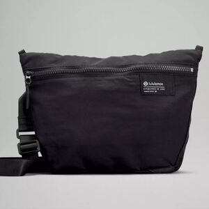 lululemon athletica Clean Line Crossbody Bag